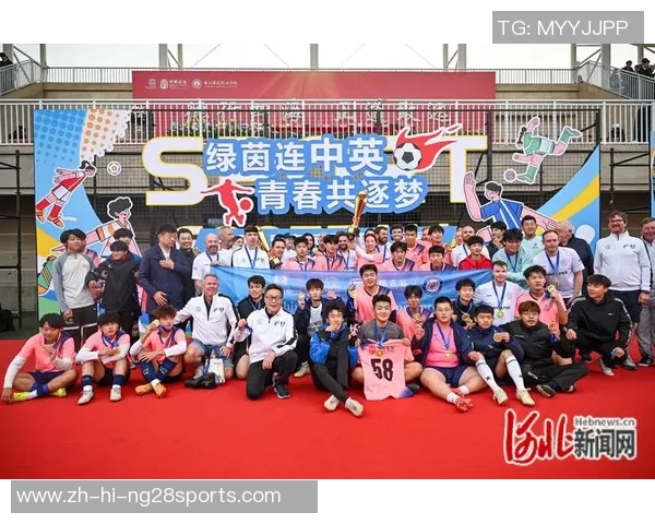 足球绿茵文：在激情与梦想交织的赛场上书写青春的传奇与荣耀